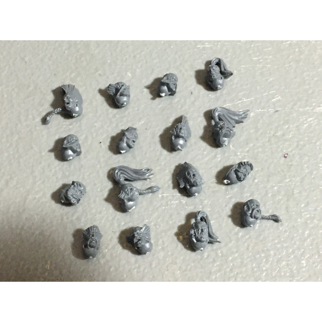 A22545 WARHAMMER 40K SPACE MARINES WOLVES BITS LOT HEADS GAMES WORKSHOP GW