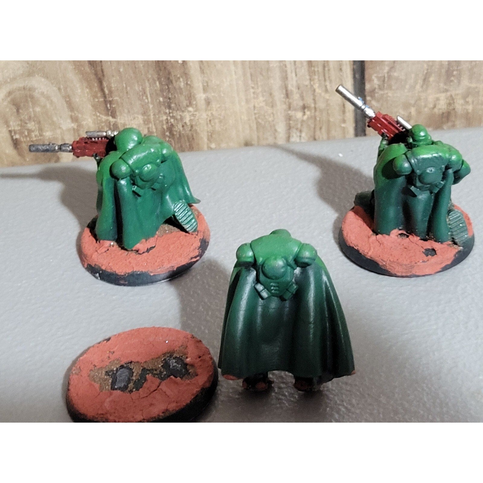 A18335 WARHAMMER 40K SPACE MARINES PRIMED DARK ANGELS ELIMINATORS MAG BASE