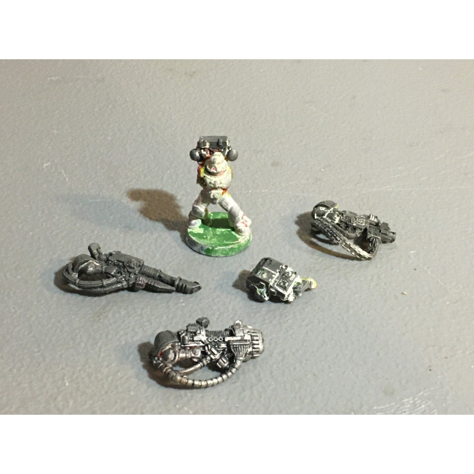 A24504 WARHAMMER 40K SPACE MARINES DEVASTATORS METAL BITS LOT OOP PLASTIC BODY