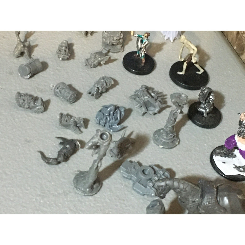 A32575 UNKNOWN MINIATURES PLASTIC DWARF ORC BITS LOT + WIZKIDS D&D TABLETOP RPG