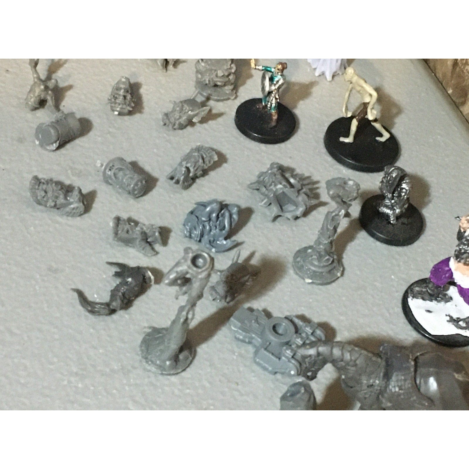 A32575 UNKNOWN MINIATURES PLASTIC DWARF ORC BITS LOT + WIZKIDS D&D TABLETOP RPG