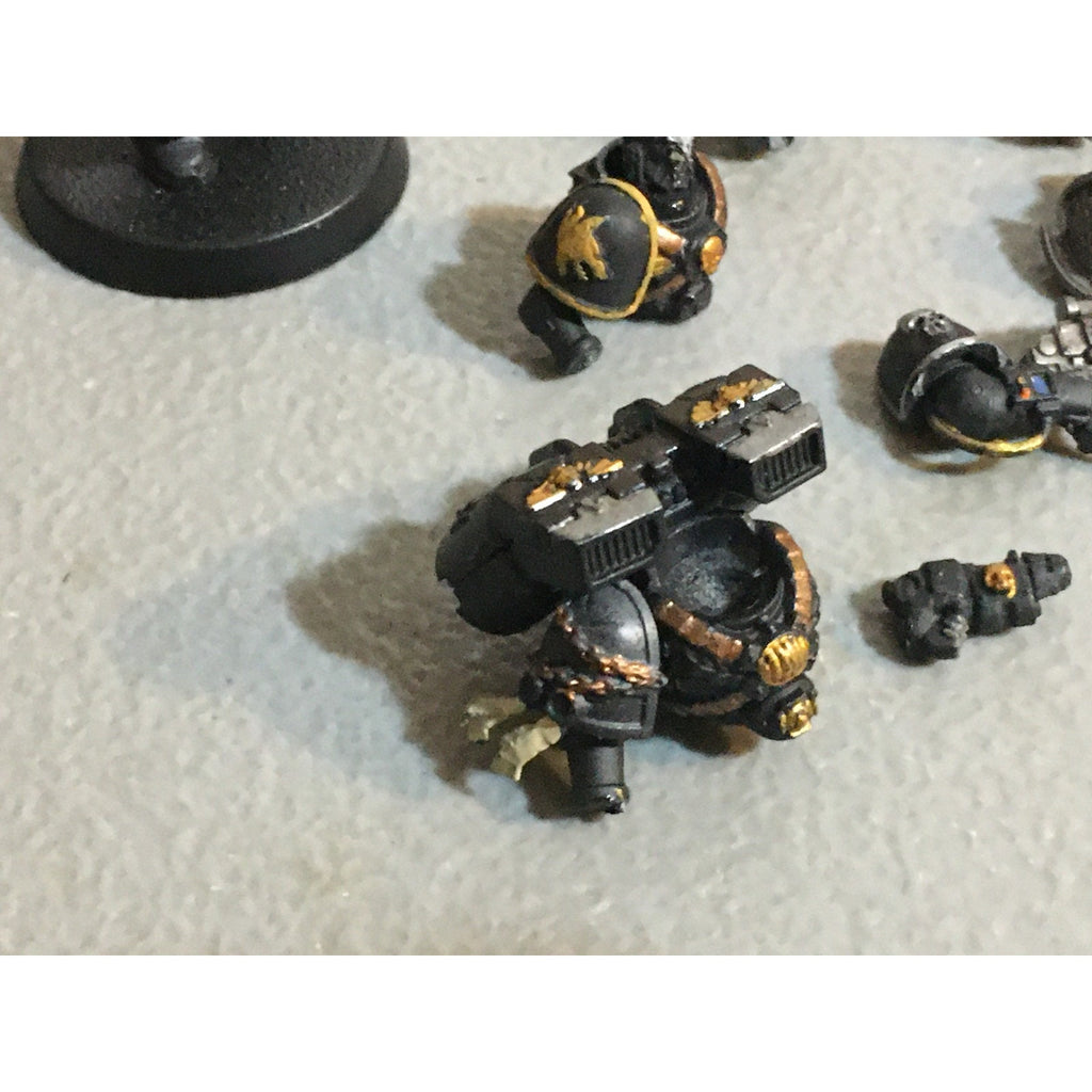 A33581 WARHAMMER 40K SPACE MARINES BITS LOT JUMP LEGS CHEST ARMS GW
