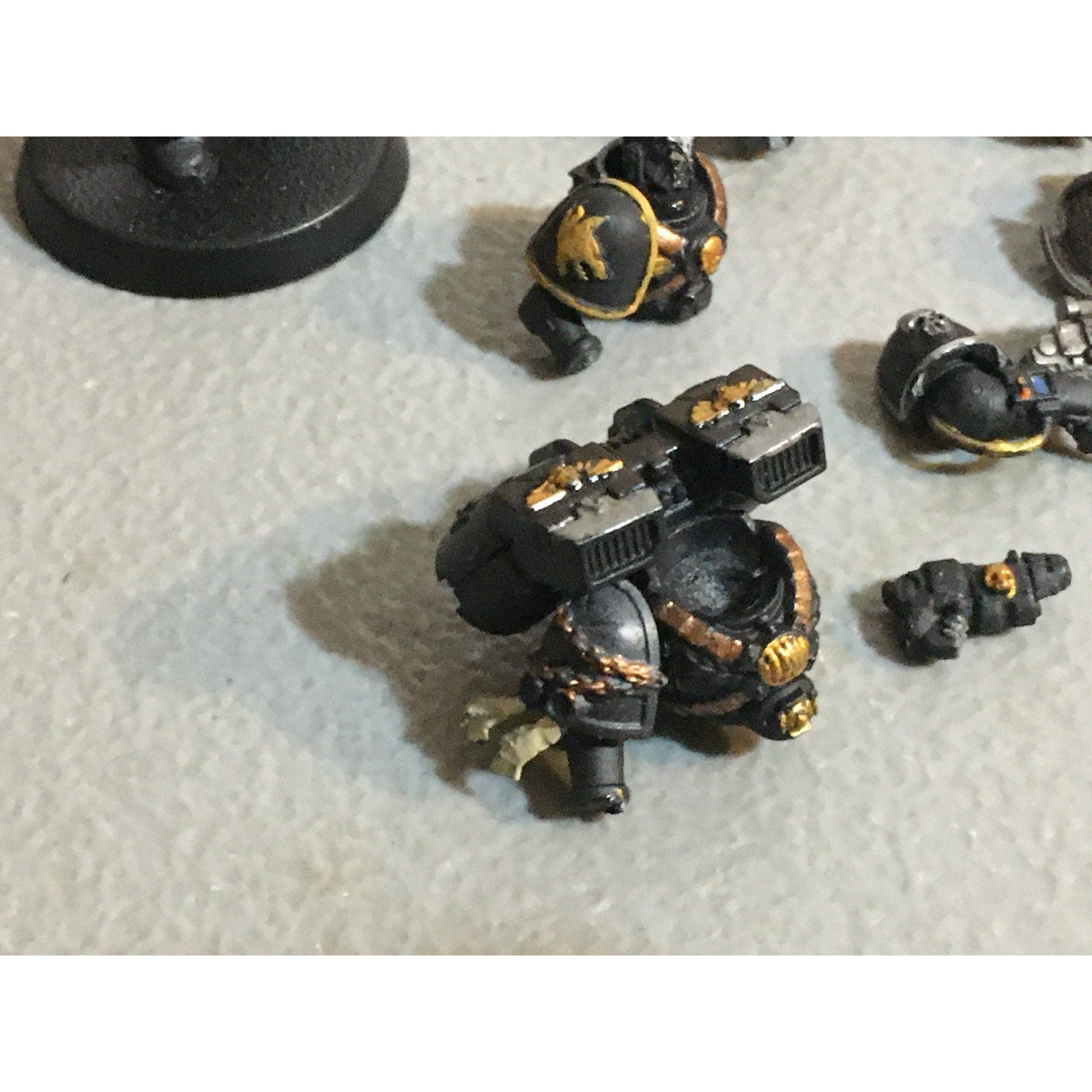 A33581 WARHAMMER 40K SPACE MARINES BITS LOT JUMP LEGS CHEST ARMS GW