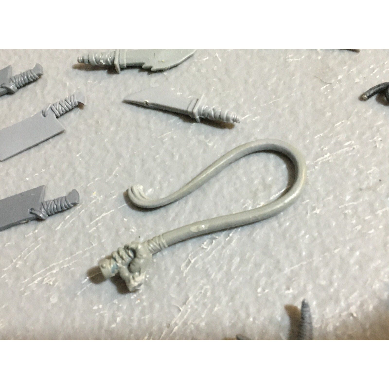 A23434 WARHAMMER FANTASY ORCS & GOBLINS BITS LOT MIXED ARM BANNER KNIFE GW