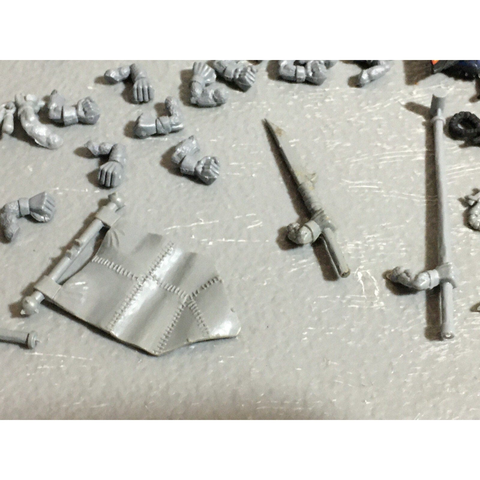 A22308 WARHAMMER FANTASY SKAVEN BITS LOT MIXED ARMS ICONS TAIL GAMES WORKSHOP GW
