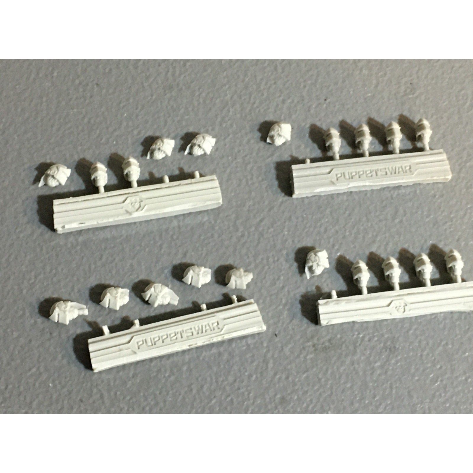 A32538 PUPPETSWAR MINIATURES PLASTIC FANTASY KNIGHTS HEADS BITS PACK LOT