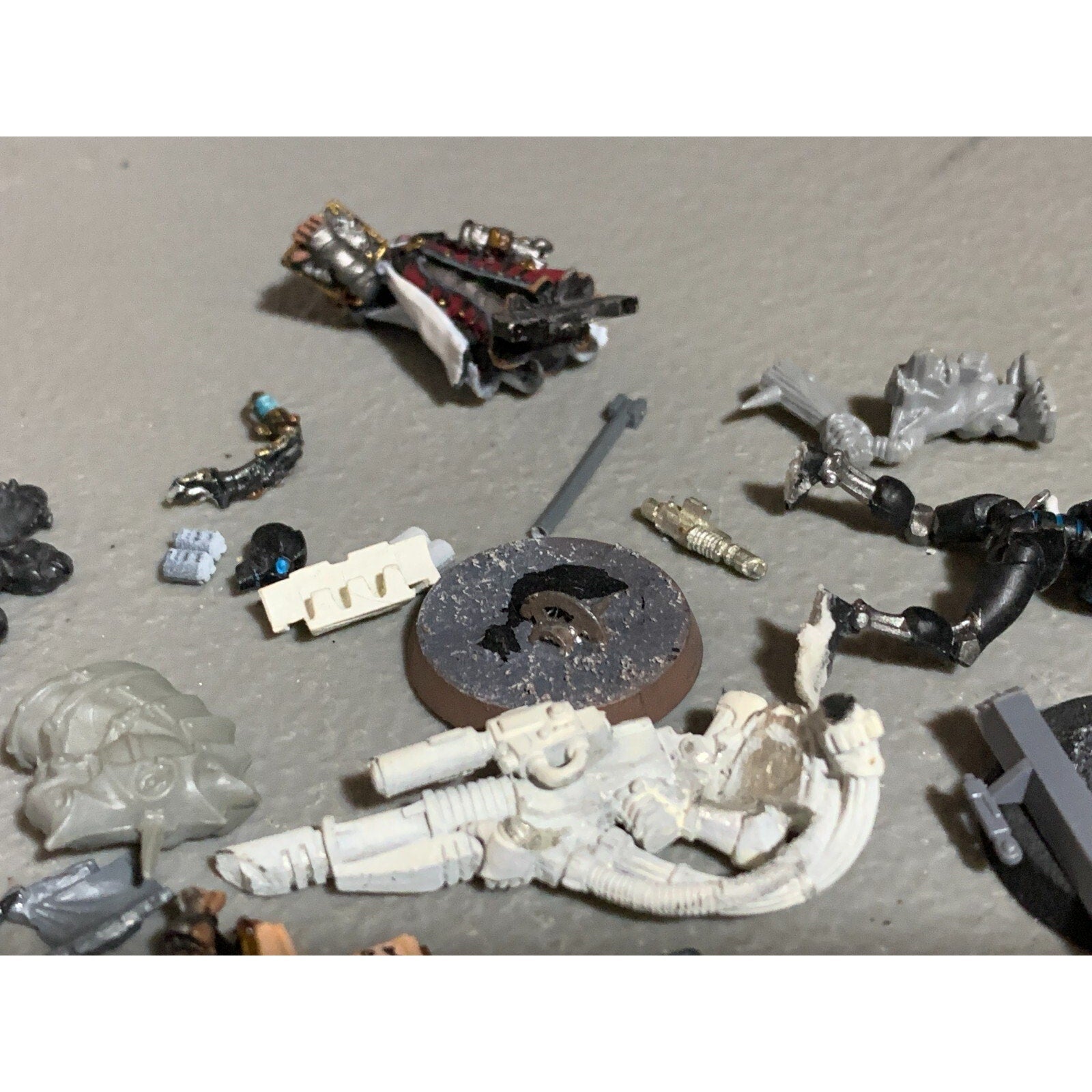 A17864 WARHAMMER FANTASY 40K MIXED RANDOM BITS LOT