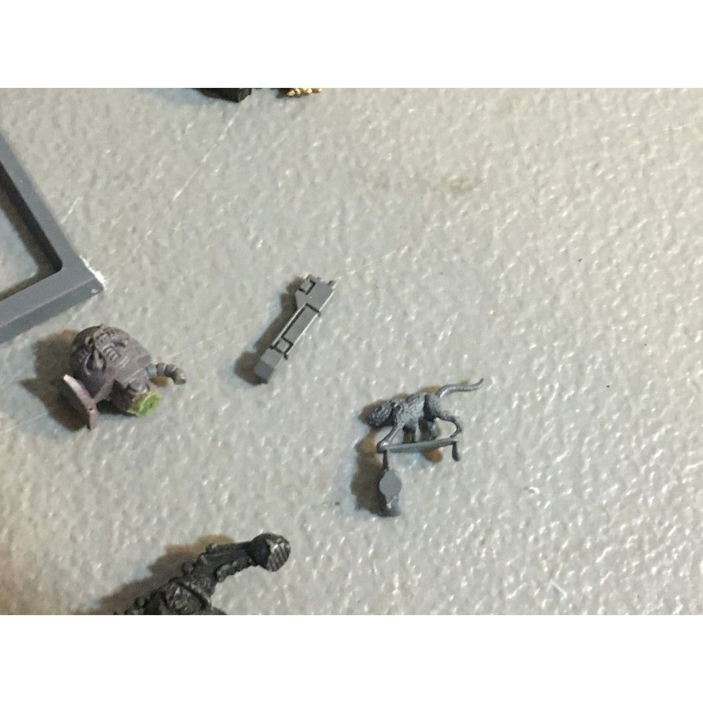 A32874 WARHAMMER 40K MIXED BITS LOT SPACE MARINES WOLVES CHAOS GW