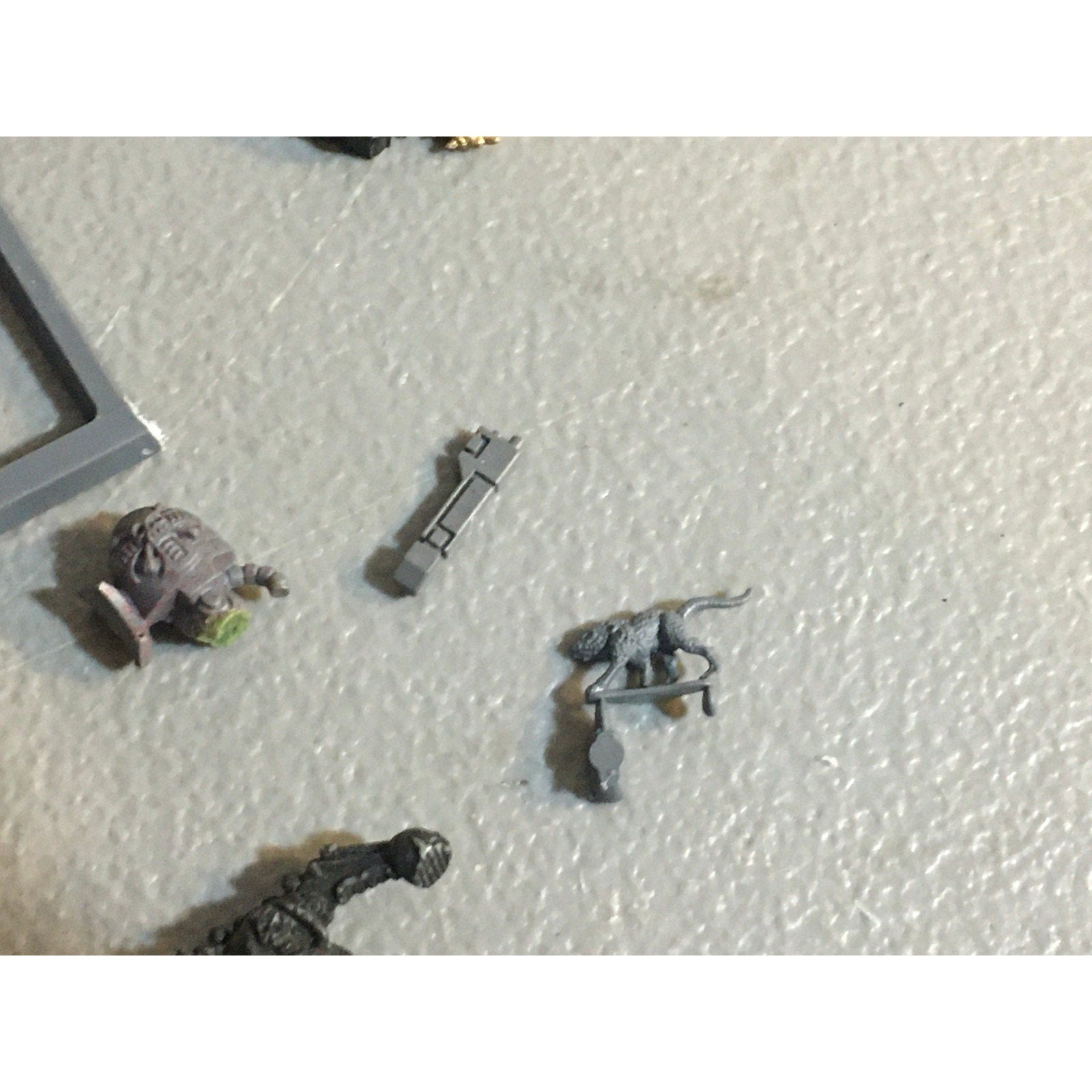 A32874 WARHAMMER 40K MIXED BITS LOT SPACE MARINES WOLVES CHAOS GW
