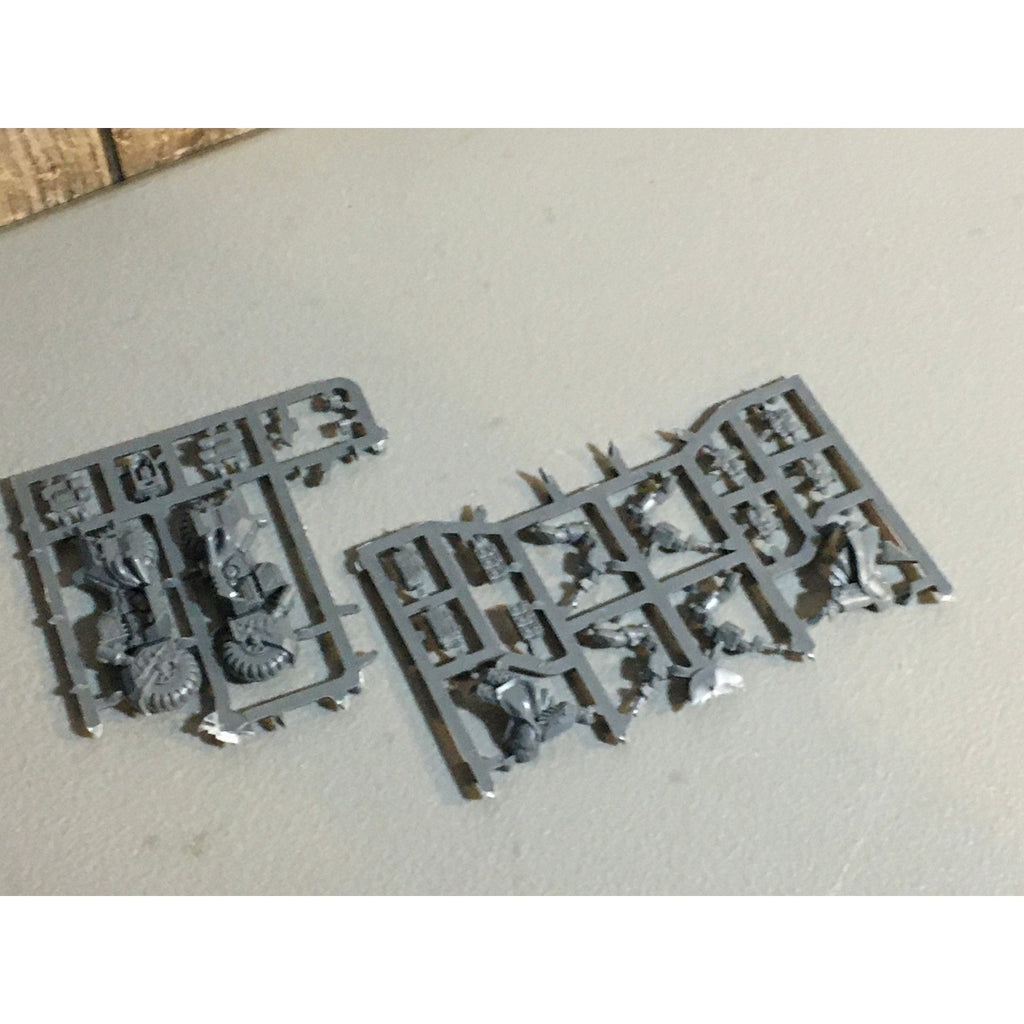 A29498 WARHAMMER 40K SPACE MARINES DARK ANGELS BITS ON SPRUE LOT RAVENWING GW