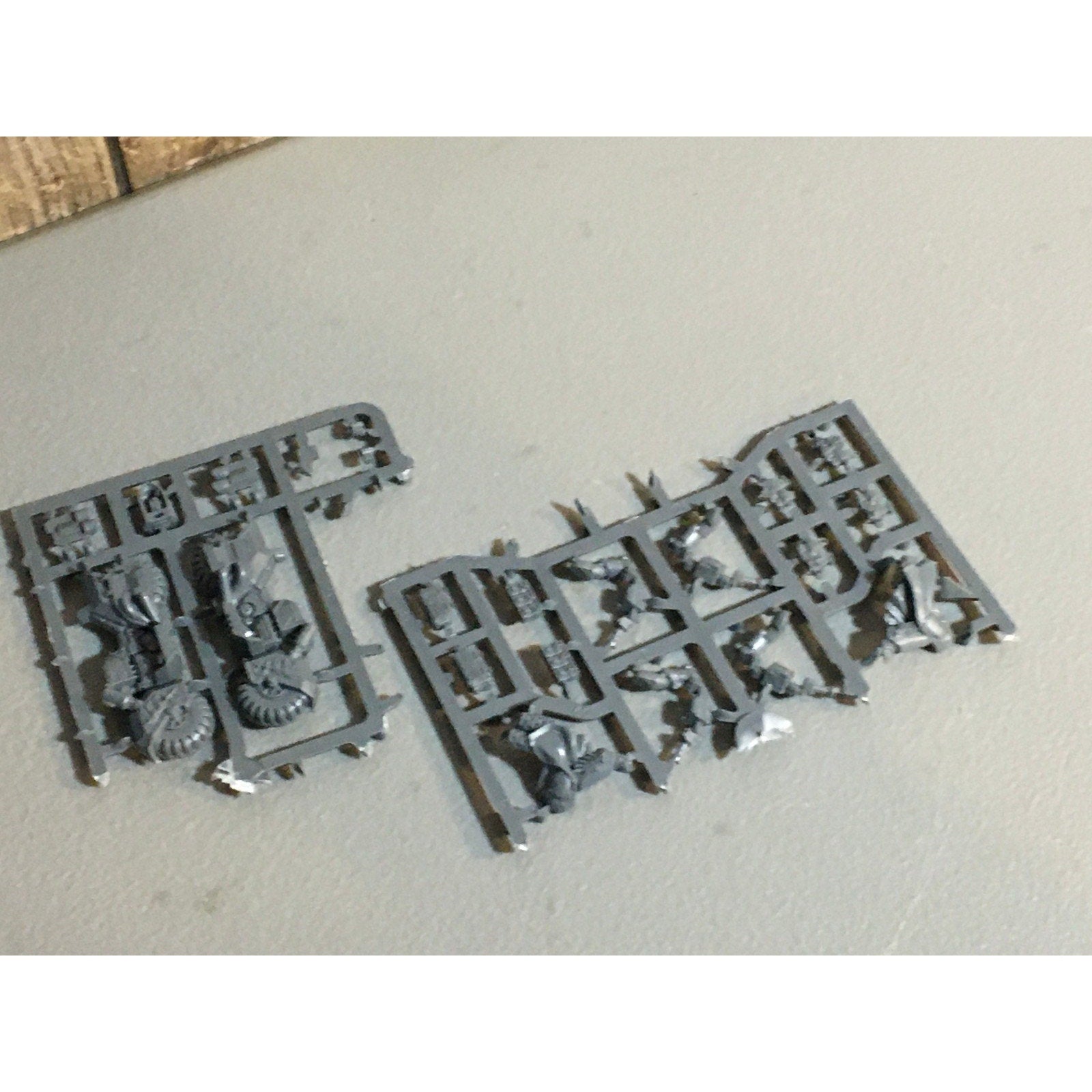 A29498 WARHAMMER 40K SPACE MARINES DARK ANGELS BITS ON SPRUE LOT RAVENWING GW