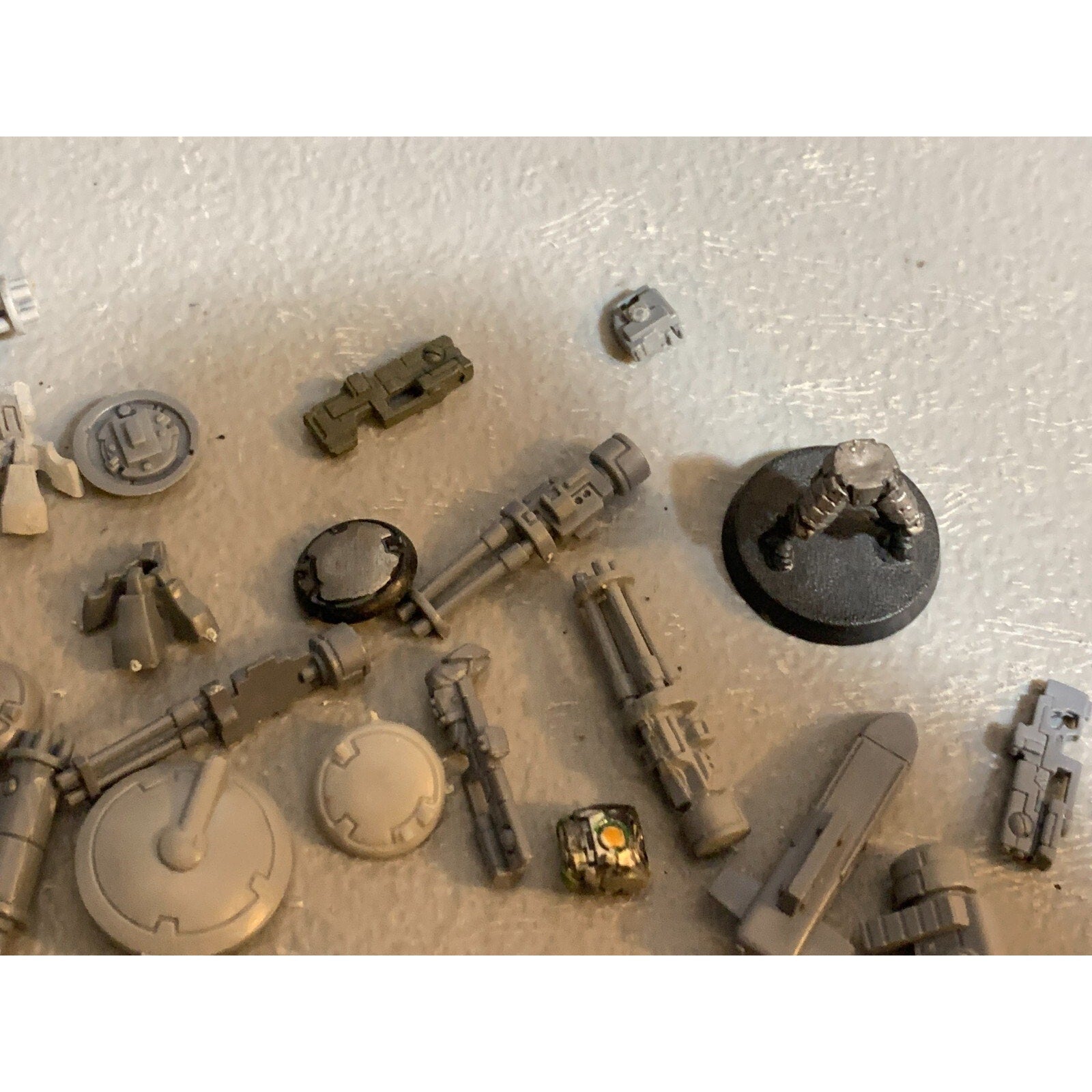 A23278 WARHAMMER 40K TAU EMPIRE BITS LOT DRONES GUNS CRISIS FEET GAMES GW