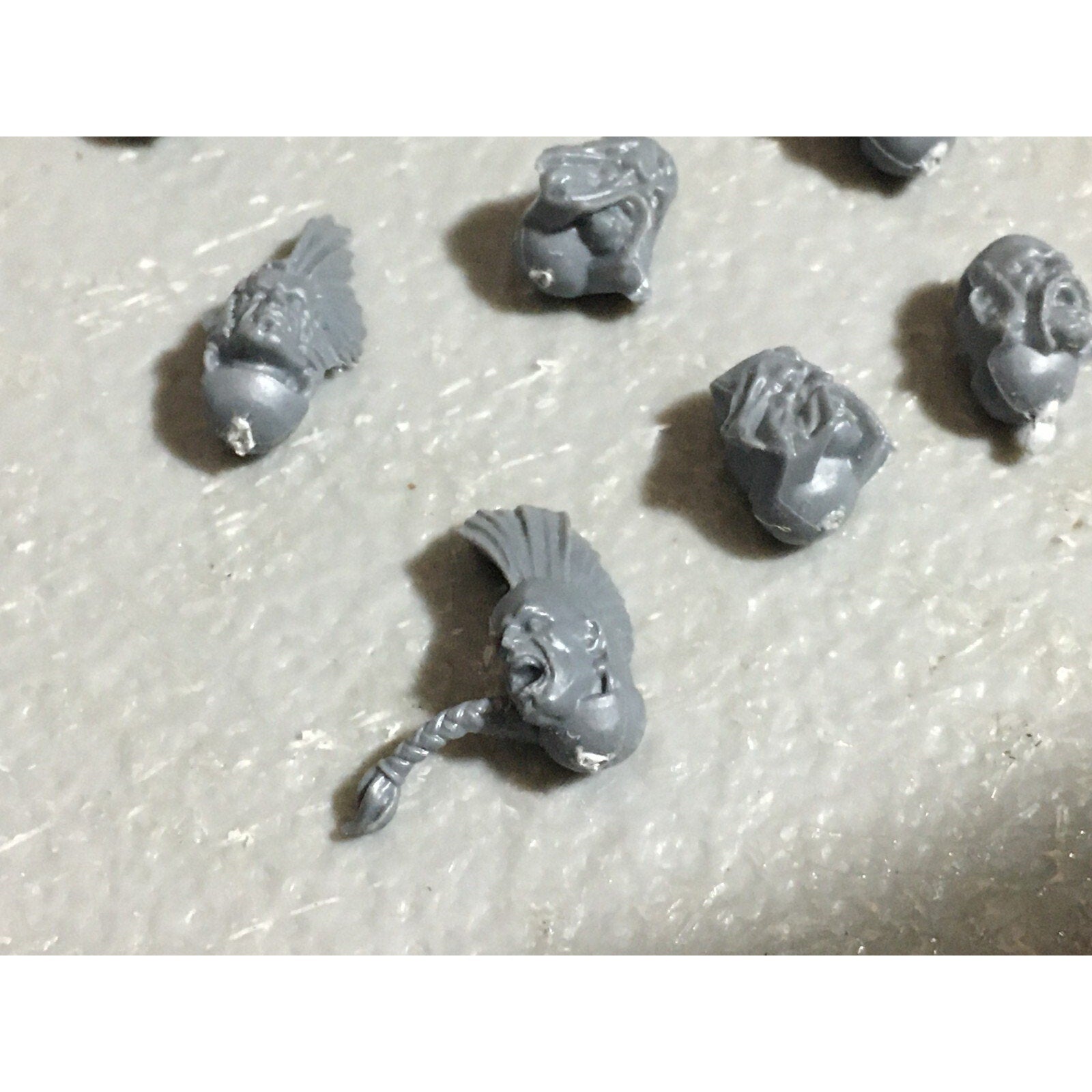 A22549 WARHAMMER 40K SPACE MARINES WOLVES BITS LOT HEADS GAMES WORKSHOP GW