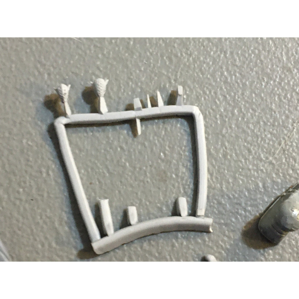 A32587 UNKNOWN PLASTIC MINIATURES BITS LOT SPACE SOLDIER MECH FEET ELF HEADS