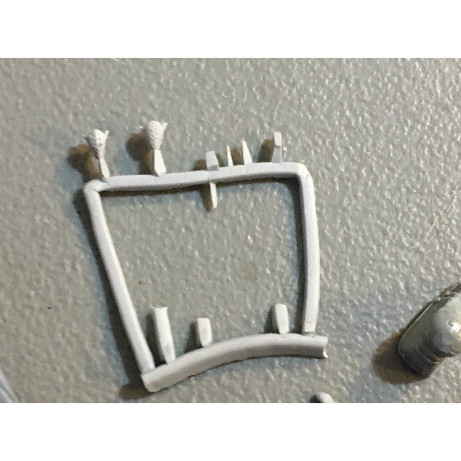 A32587 UNKNOWN PLASTIC MINIATURES BITS LOT SPACE SOLDIER MECH FEET ELF HEADS