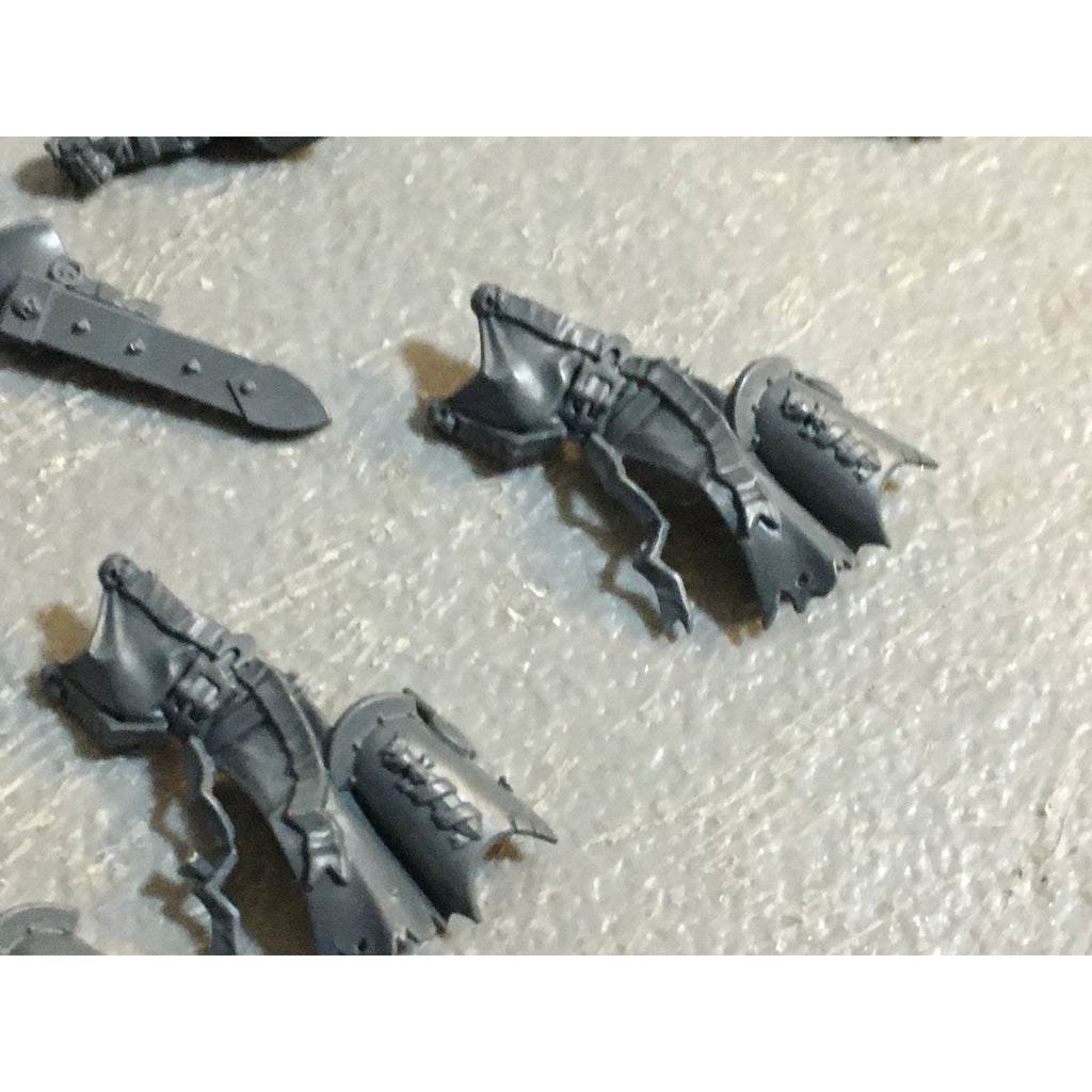 A29487 WARHAMMER 40K SPACE MARINES DARK ANGELS BITS LOT ROBE ARM BOLTER GW