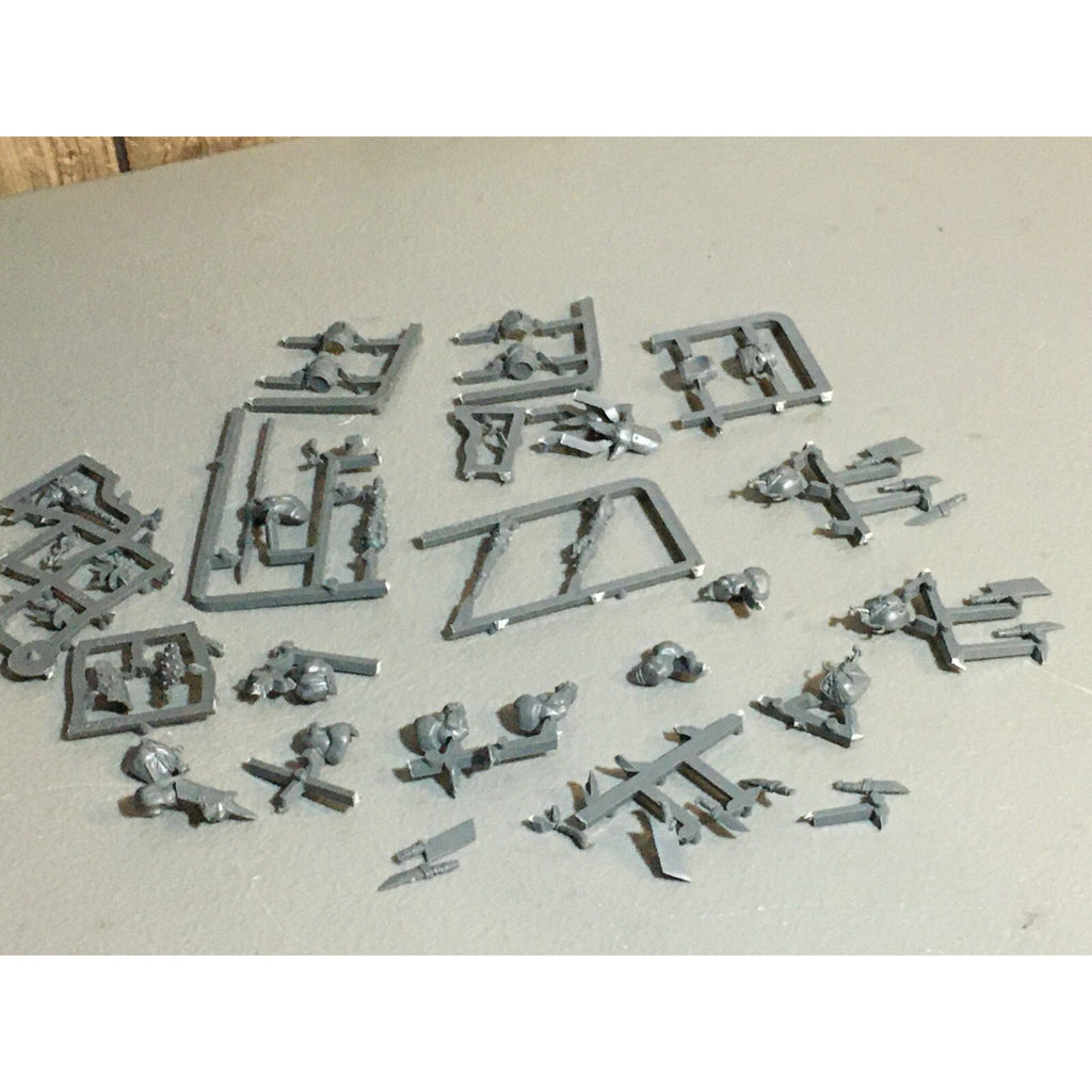 A23589 WARHAMMER AOS FANTASY OGRE KINGDOMS MAWTRIBES BITS ON SPRUE LOT ARMS EXTR