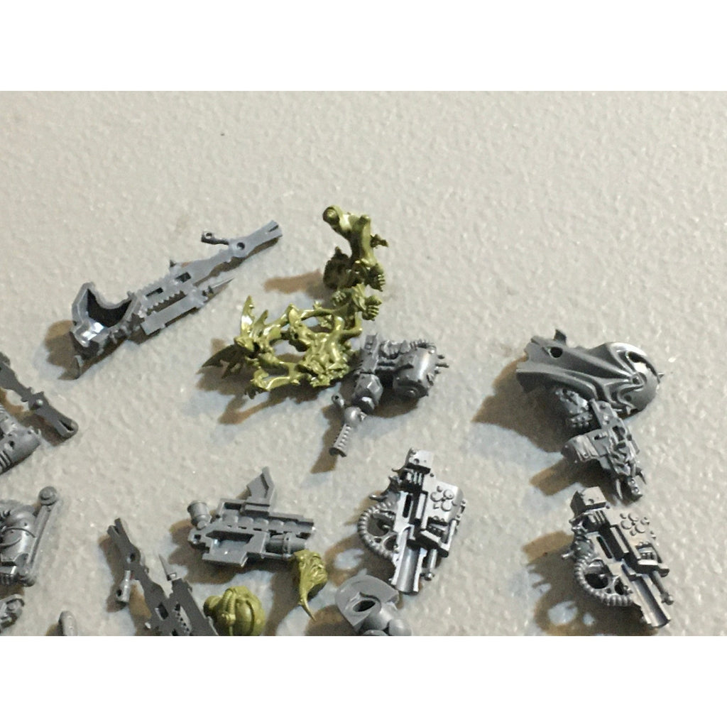 A31470 WARHAMMER 40K CHAOS DEATH GUARD NURGLE PLAGUE MARINES BITS LOT GW