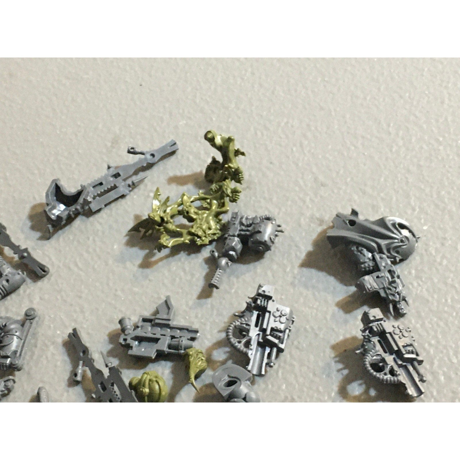 A31470 WARHAMMER 40K CHAOS DEATH GUARD NURGLE PLAGUE MARINES BITS LOT GW