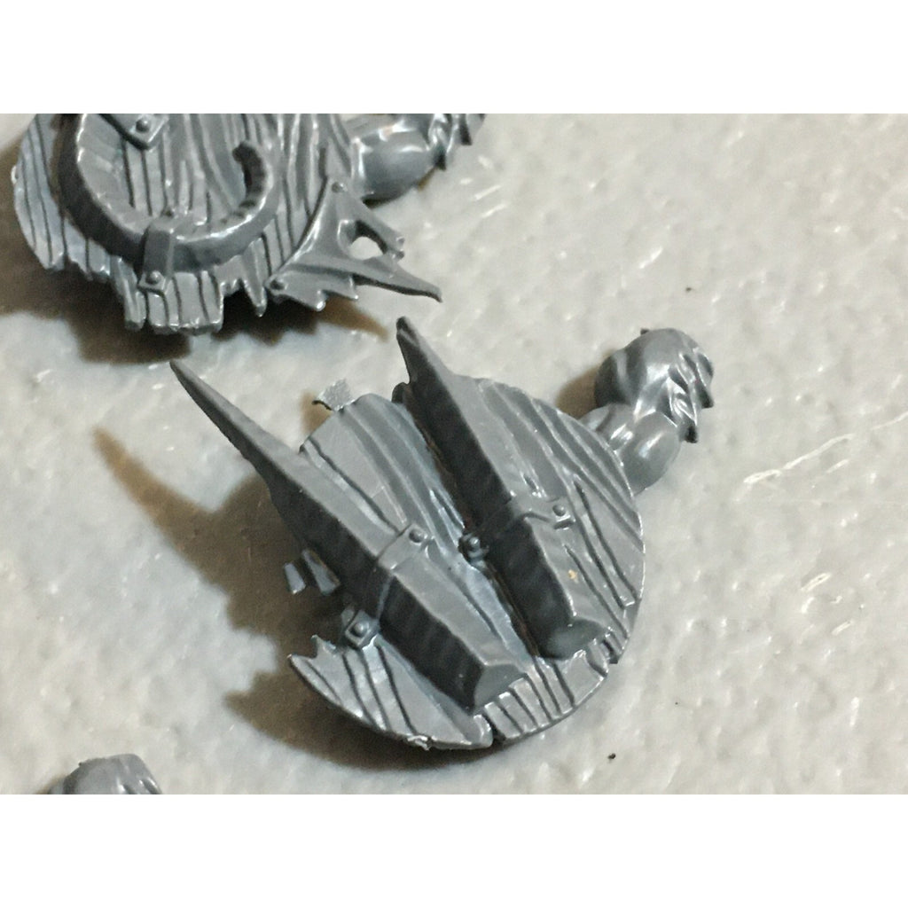 A23096 WARHAMMER FANTASY CHAOS BEASTMEN BITS LOT GOR SHIELDS GAMES WORKSHOP