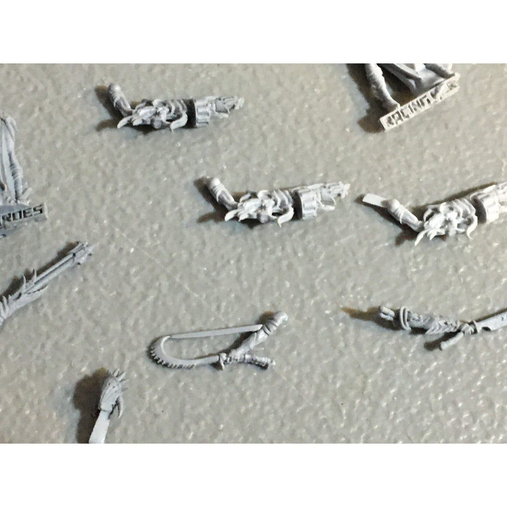 A32521 RAGING HEROES BITS LOT LEGS TORSO GUN ARM ELVES WAR GAMES MINIATURES