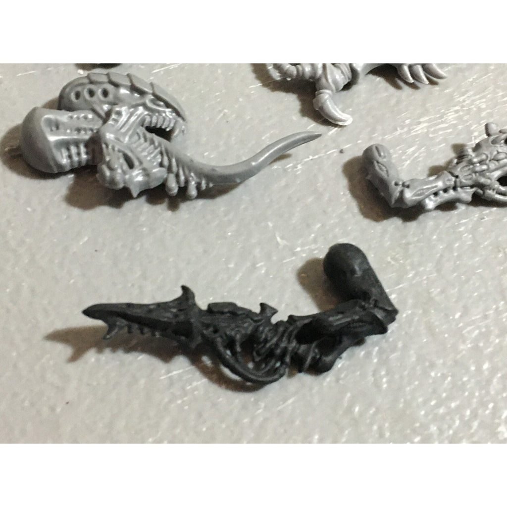 A22315 WARHAMMER 40K TYRANIDS BITS LOT MIXED GAMES WORKSHOP GW