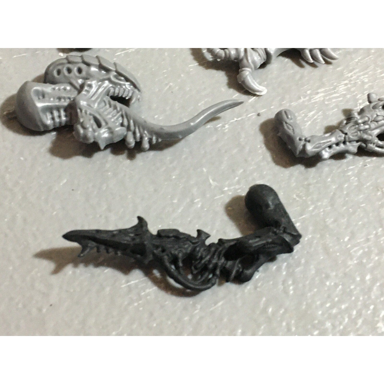 A22315 WARHAMMER 40K TYRANIDS BITS LOT MIXED GAMES WORKSHOP GW