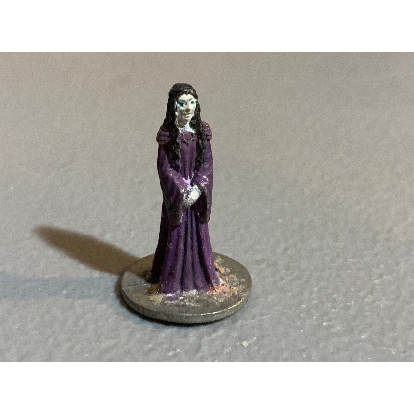 A29186 UNKOWN METAL MINIATURE FEMALE PRINCESS QUEEN MAIDEN
