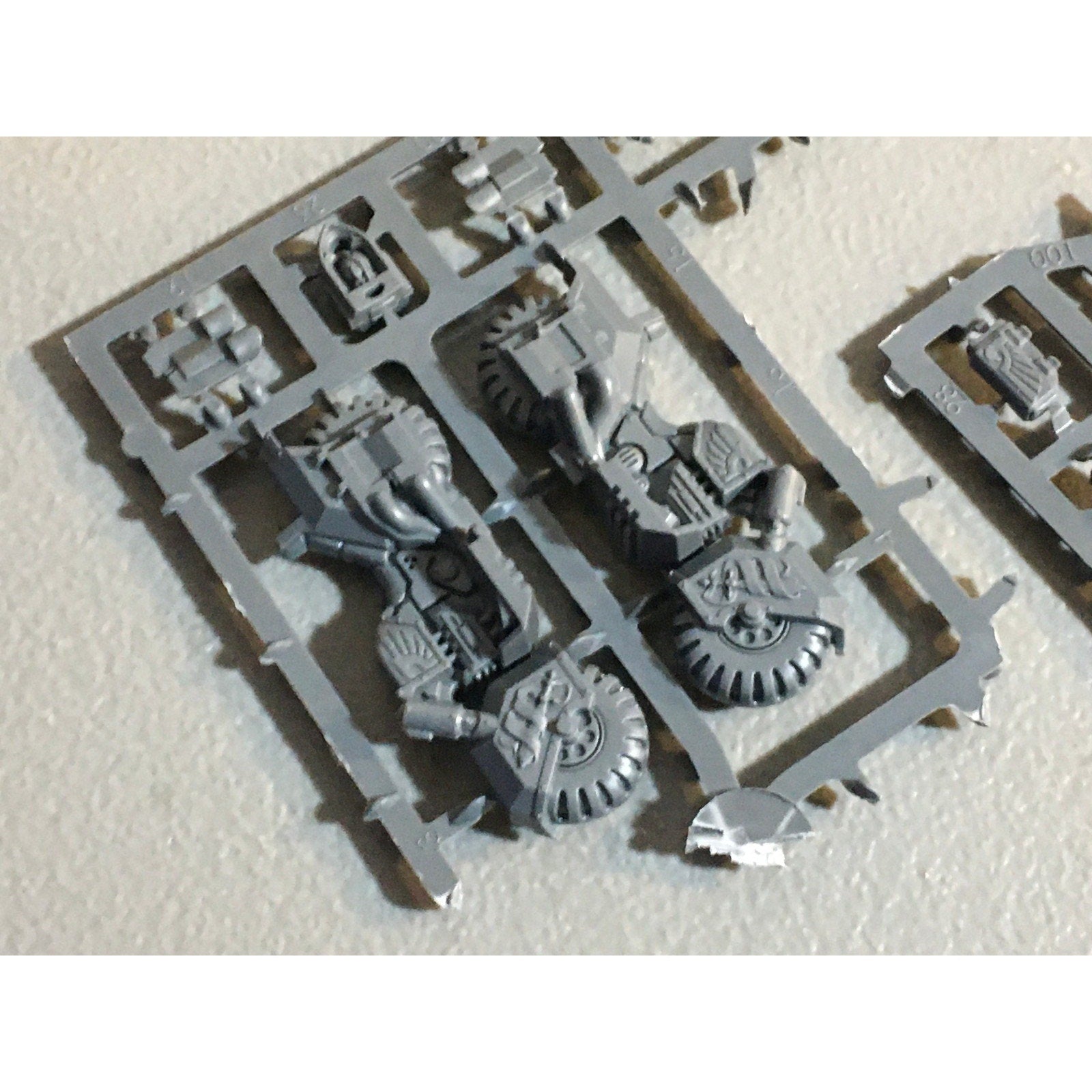 A29498 WARHAMMER 40K SPACE MARINES DARK ANGELS BITS ON SPRUE LOT RAVENWING GW