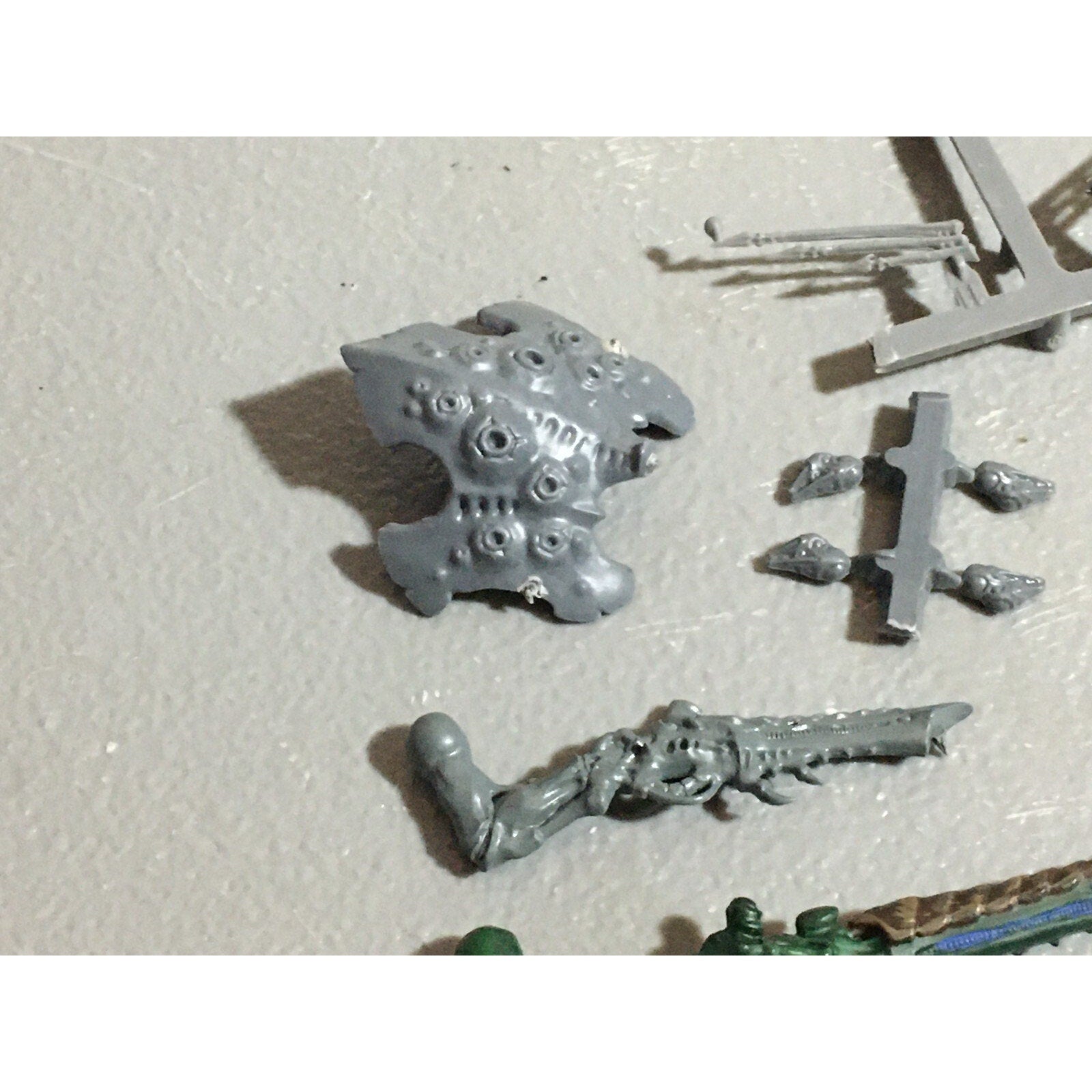 A22321 WARHAMMER 40K TYRANIDS BITS LOT MIXED GAMES WORKSHOP GW
