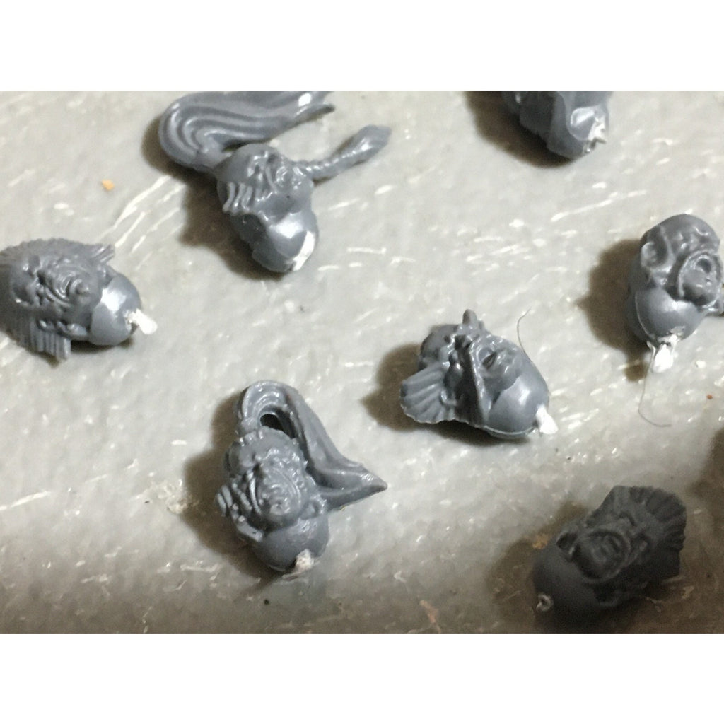 A22546 WARHAMMER 40K SPACE MARINES WOLVES BITS LOT HEADS GAMES WORKSHOP GW