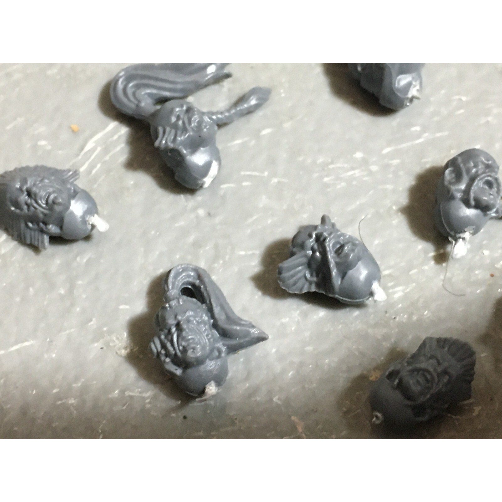 A22546 WARHAMMER 40K SPACE MARINES WOLVES BITS LOT HEADS GAMES WORKSHOP GW