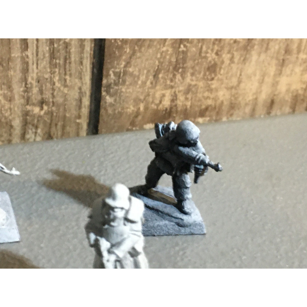 A30868 UNKNOWN METAL MINIATURES SOLDIERS INFANTRY WWII? WWI? TABLE TOP WAR GAMES