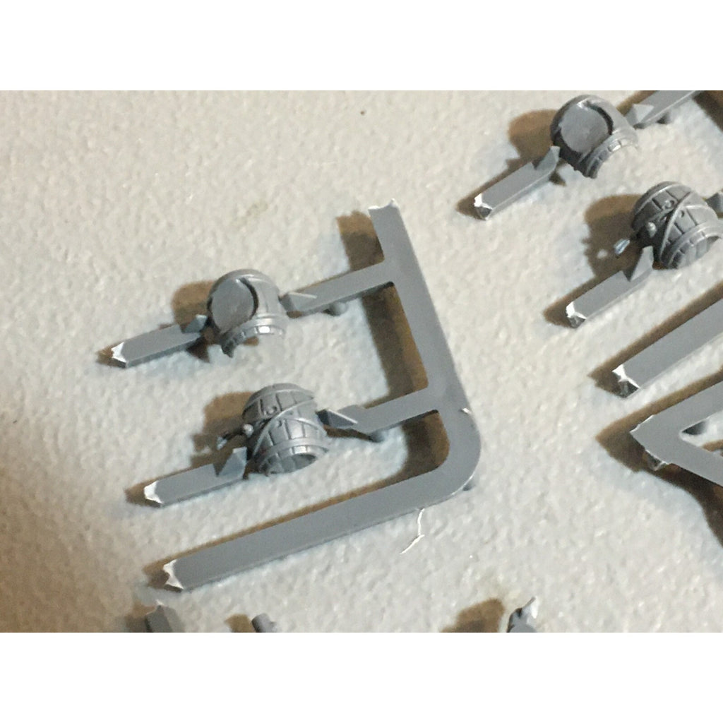 A23589 WARHAMMER AOS FANTASY OGRE KINGDOMS MAWTRIBES BITS ON SPRUE LOT ARMS EXTR