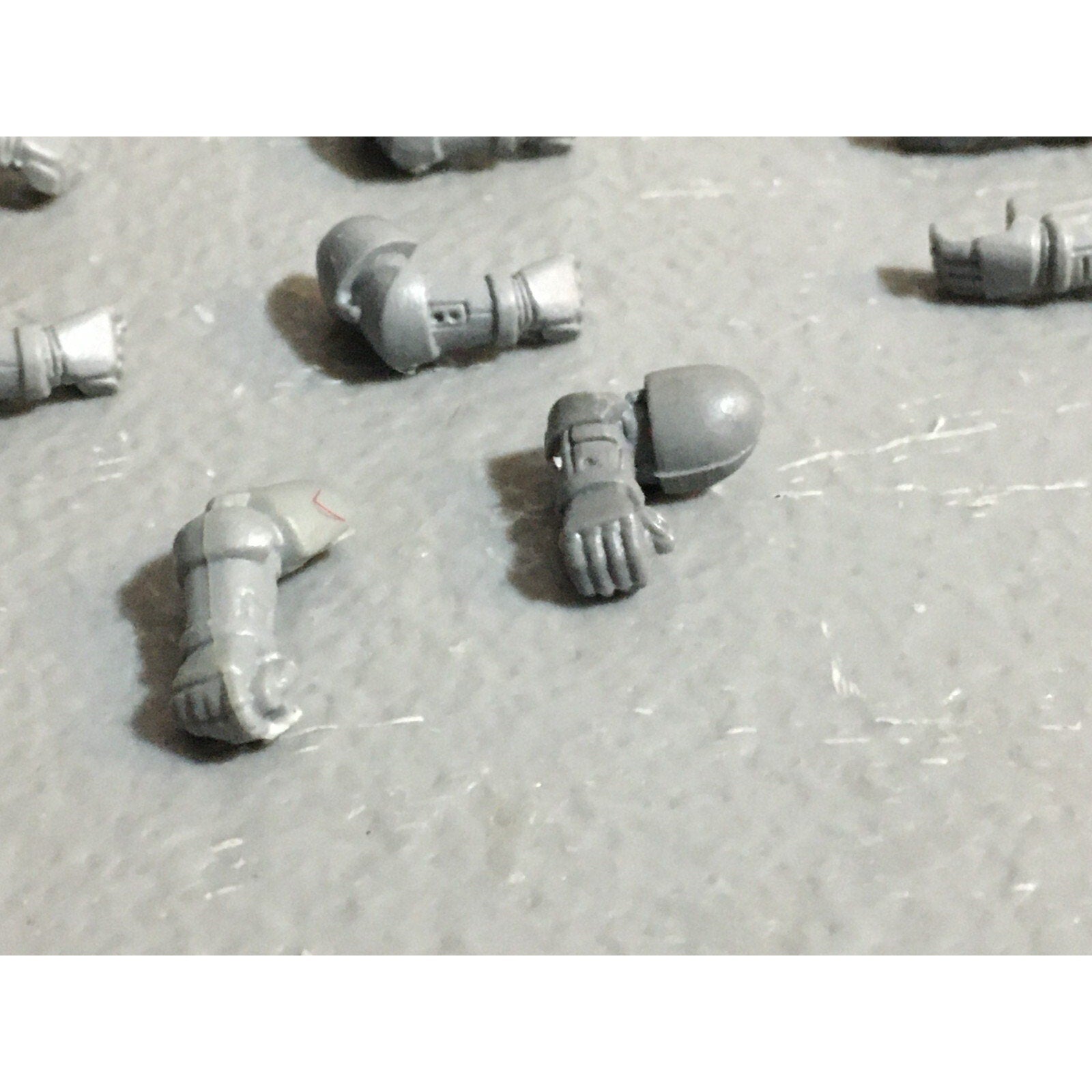 A22948 WARHAMMER 40K SPACE MARINES BITS LOT ARMS GAMES WORKSHOP GW