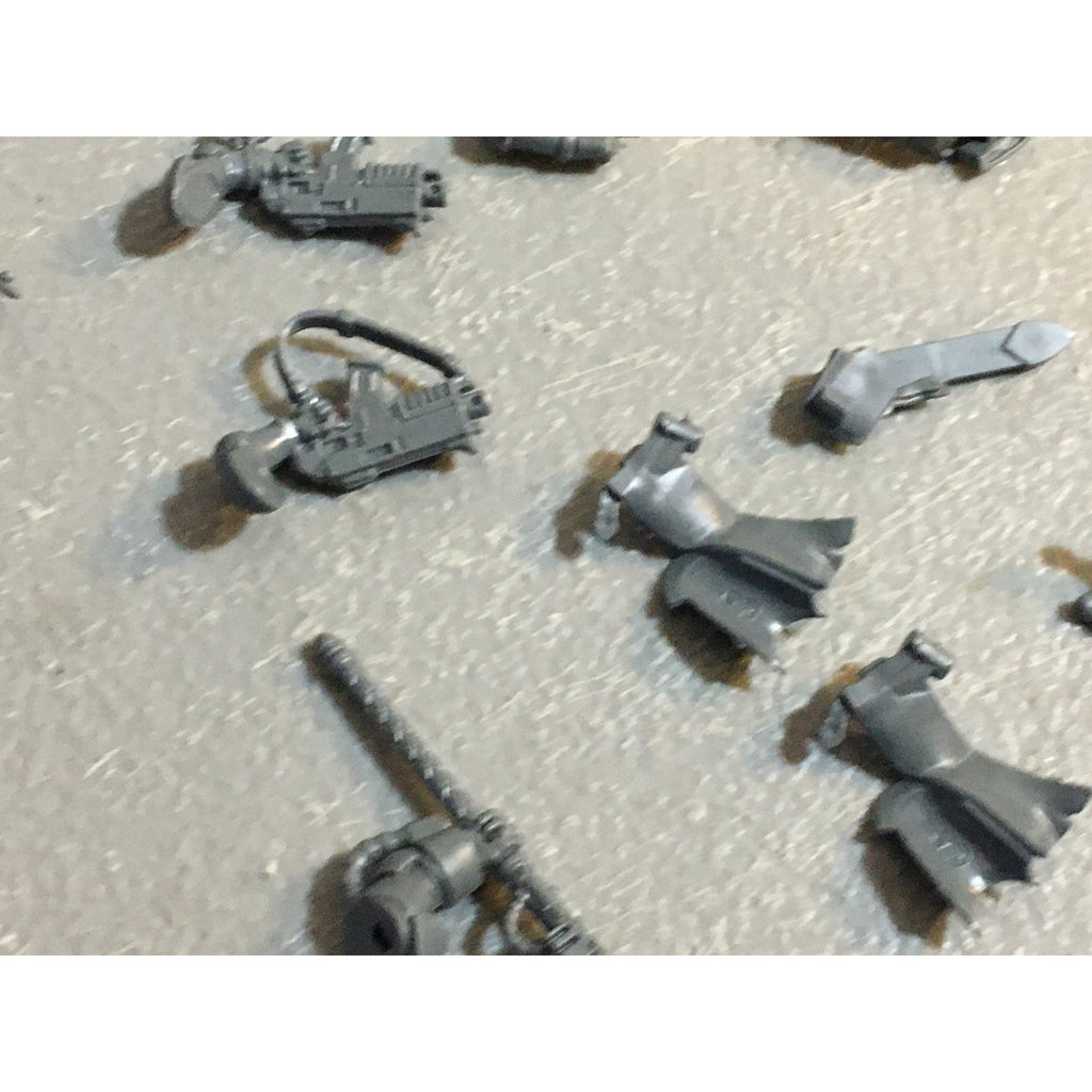 A29487 WARHAMMER 40K SPACE MARINES DARK ANGELS BITS LOT ROBE ARM BOLTER GW