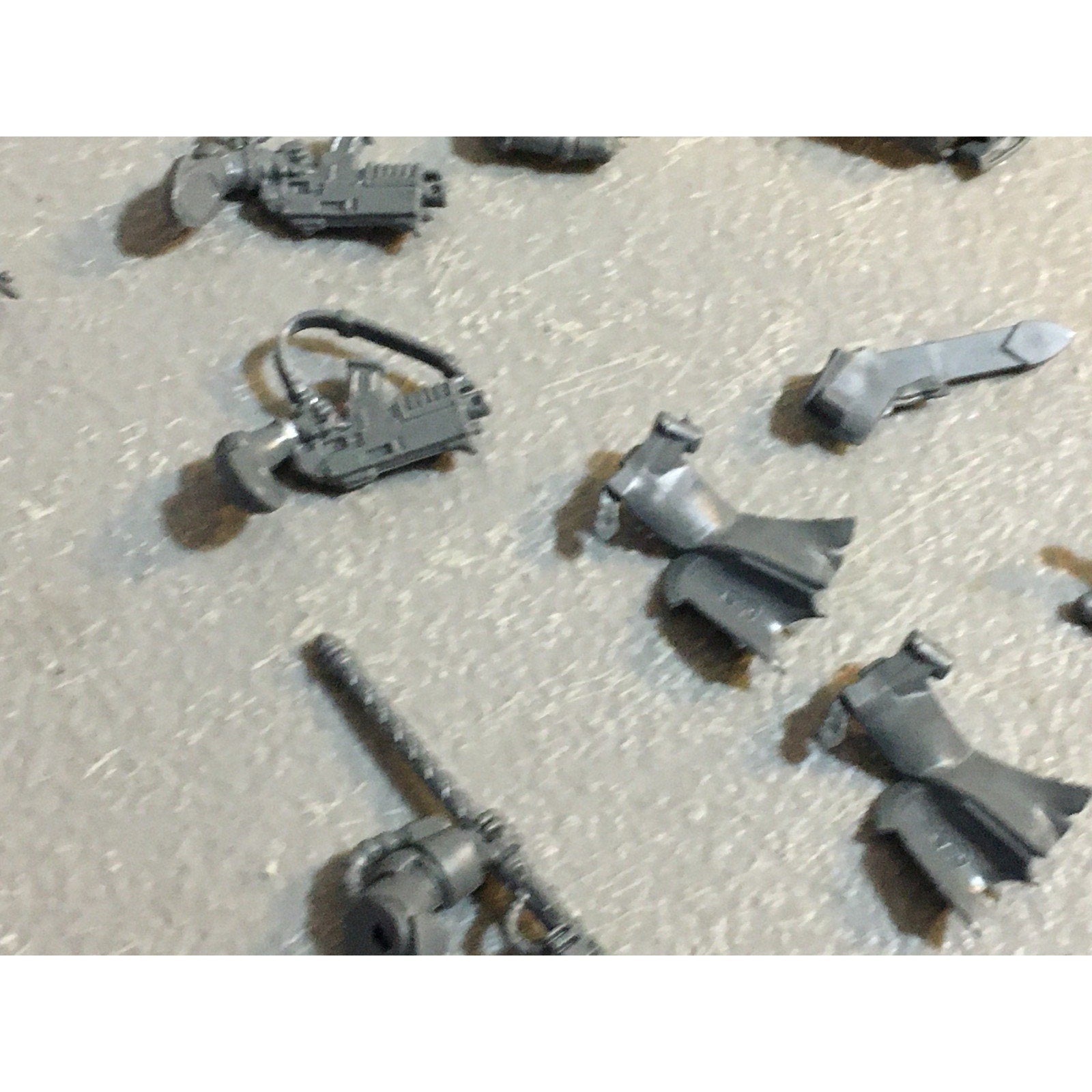 A29487 WARHAMMER 40K SPACE MARINES DARK ANGELS BITS LOT ROBE ARM BOLTER GW