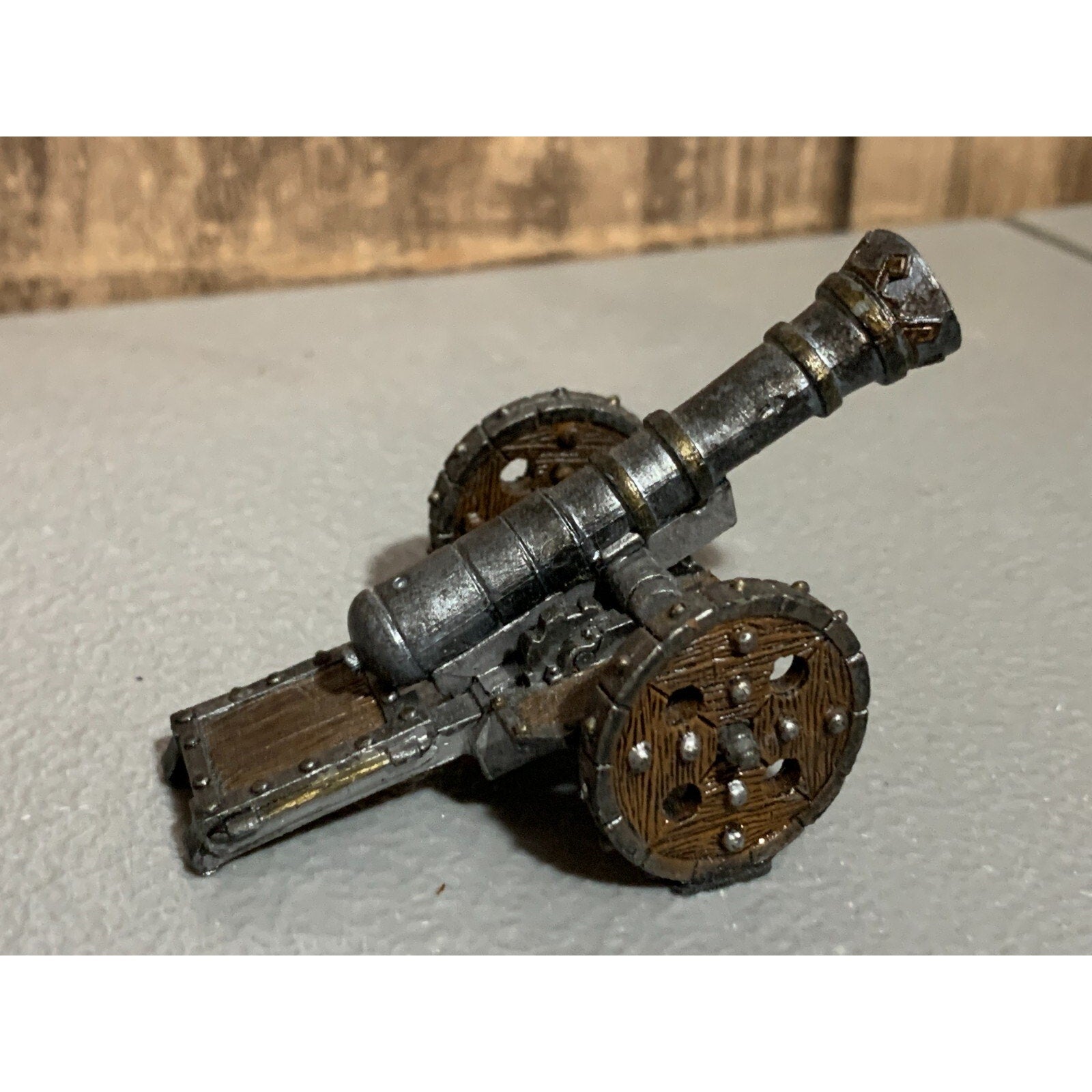 A16892 UNKNOWN MINIATURE TABLETOP WARGAMES CANNON ARTILLERY PLASTIC