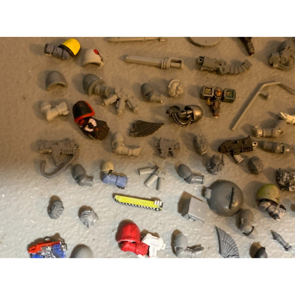A23320 WARHAMMER 40K SPACE MARINES BITS LOT ARMS GUNS HEADS PADS GAMES WORKSHOP