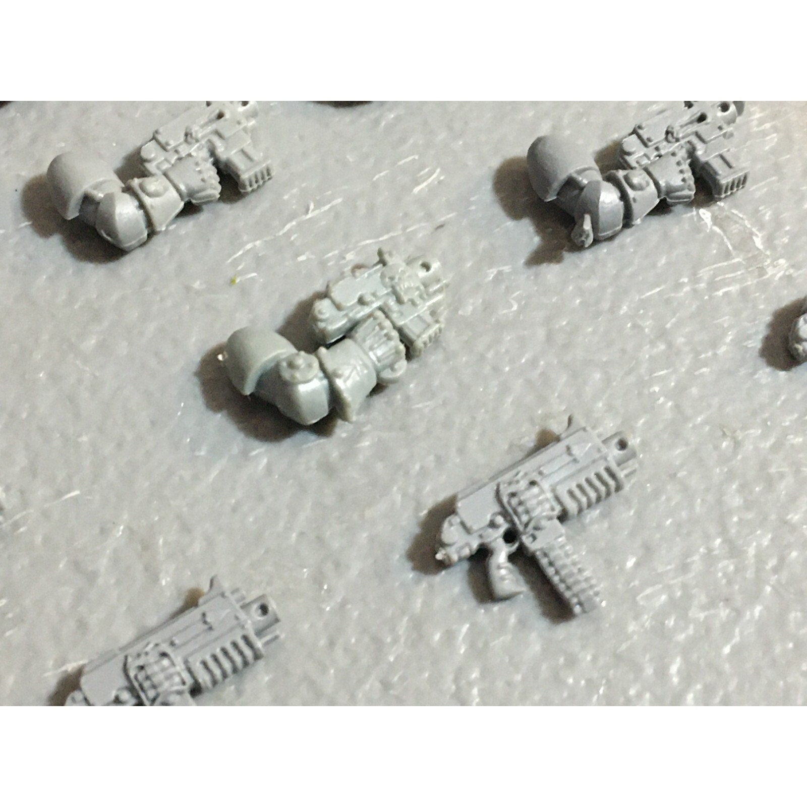 A22976 WARHAMMER 40K CHAOS SPACE MARINES BITS LOT ARMS BOLTERS GAMES WORKSHOP GW