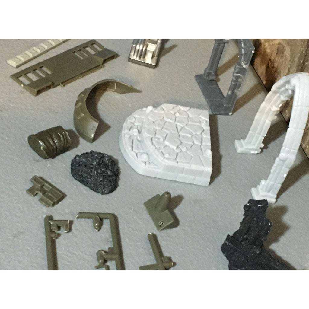 A32572 UNKNOWN MINIATURES PLASTIC MINIATURES LOT TERRAIN ARCH WALL DOORWAY