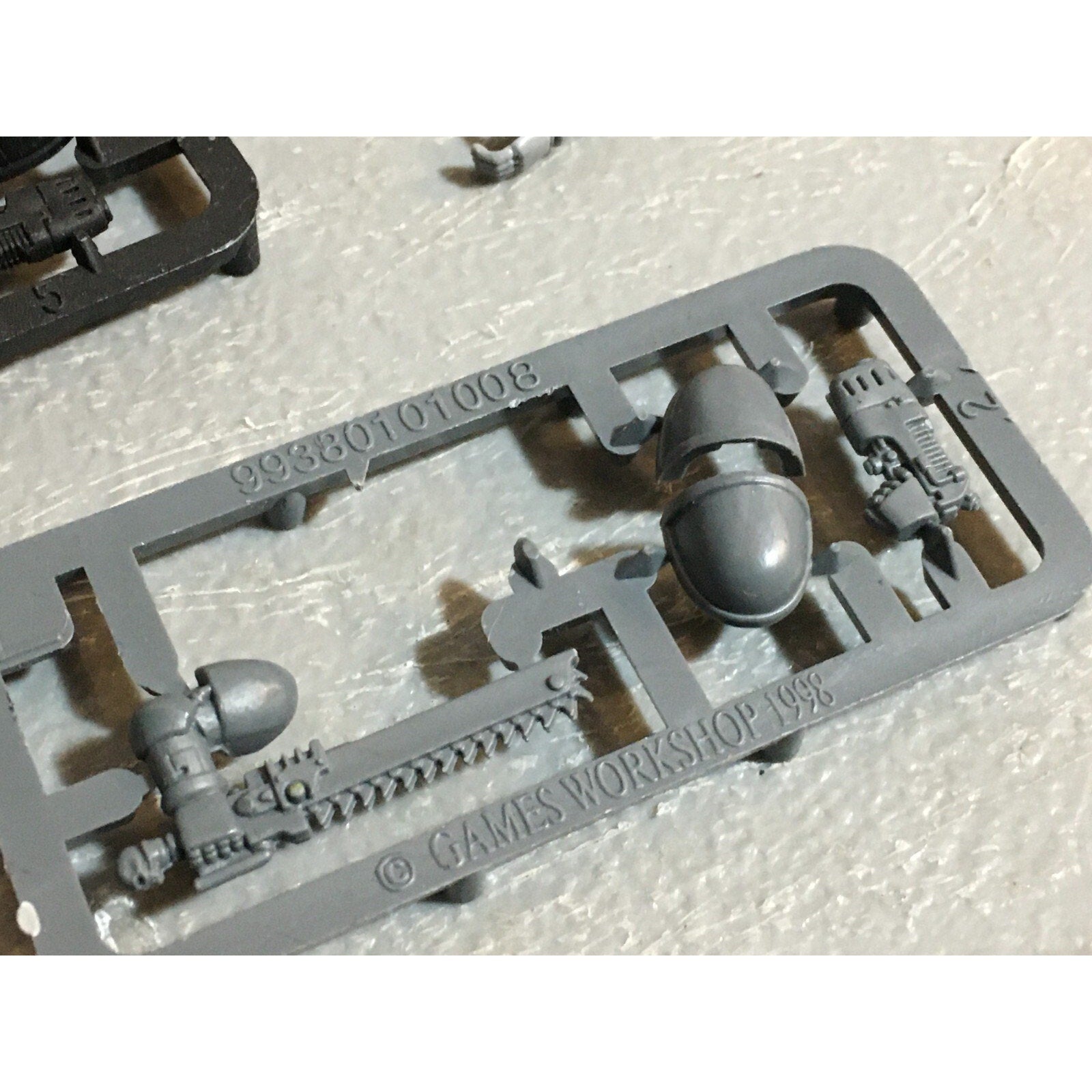 A23095 WARHAMMER 40K SPACE MARINES BITS LOT SHOULDER ARM PISTOL GAMES WORKSHOP