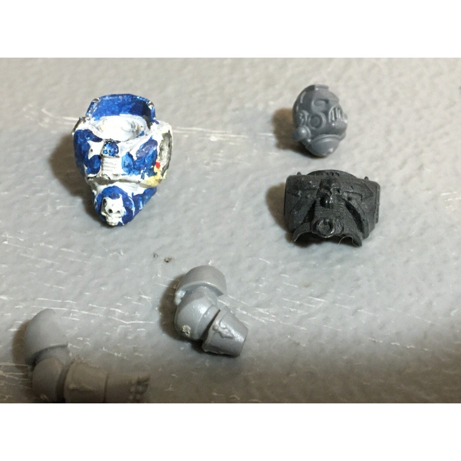 A23465 WARHAMMER 40K CHAOS SPACE MARINES BITS LOT MIXED VEHICLE ARMS GW
