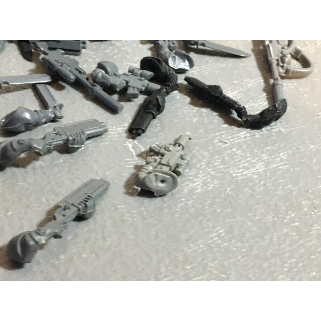 A21068 WARHAMMER 40K SPACE MARINES BITS LOT SCOUTS SHOTGUNS PISTOLS HEADS