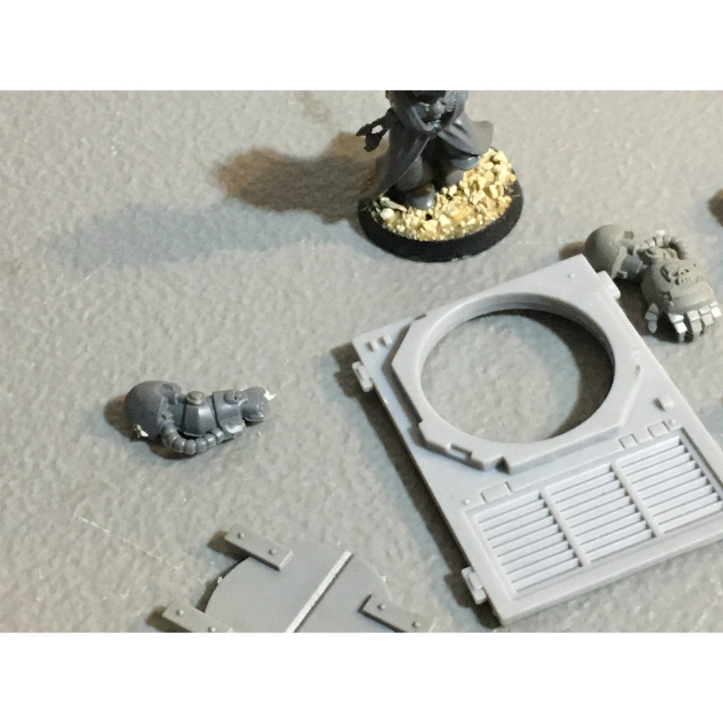A25111 WARHAMMER 40K SPACE MARINES BITS LOT POWERFIST GUNS BACKPACK GW