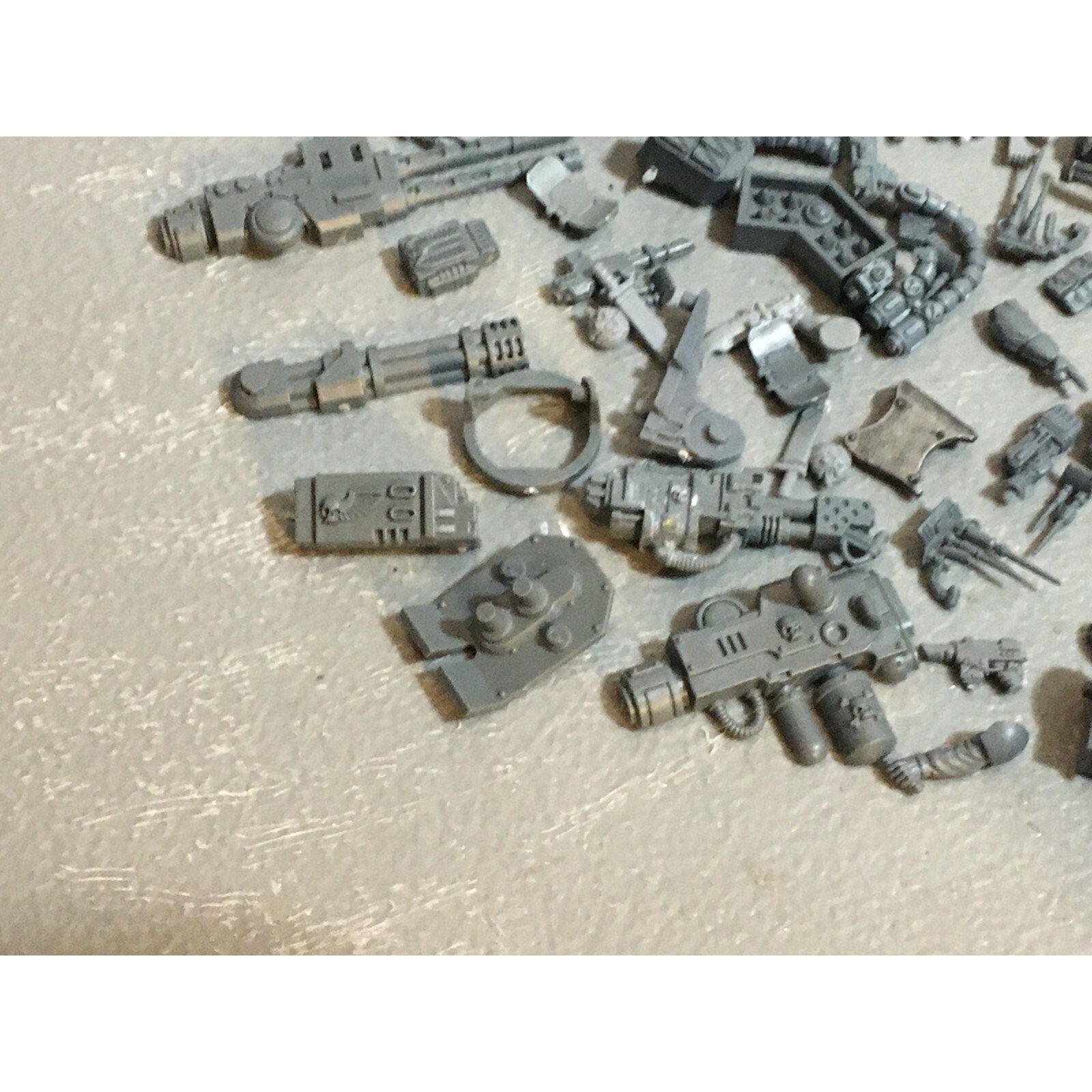 A20138 WARHAMMER 40K IMPERIAL GUARD ASTRA MILITARUM BITS LOT VEHICLE ARMS GUNS