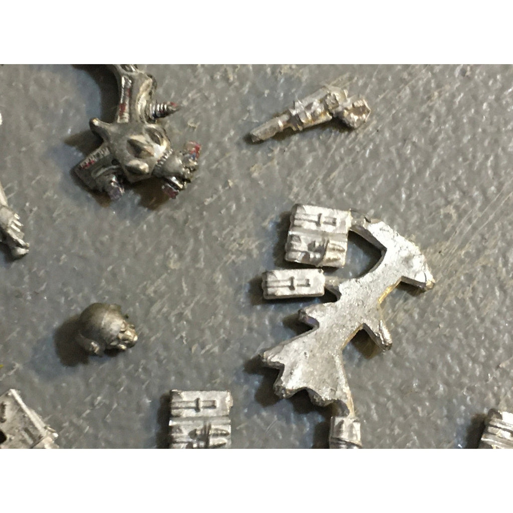 A32577 WARHAMMER 40K MIXED RANDOM BITS LOT ALL METAL POUCH HOLSTER GW