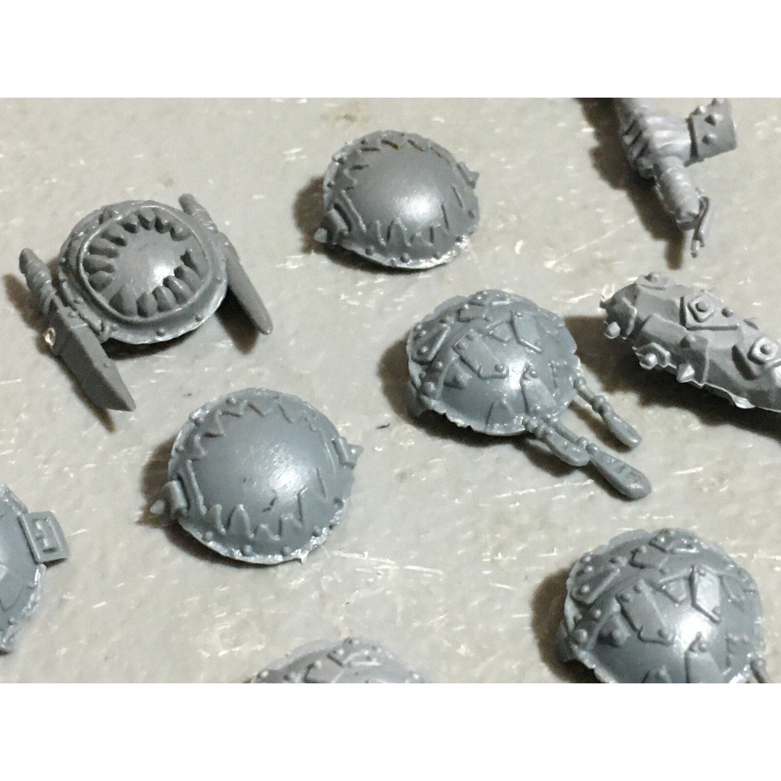A22584 WARHAMMER FANTASY OGRE KINGDOMS BITS LOT HANDS PLATES GAMES WORKSHOP GW