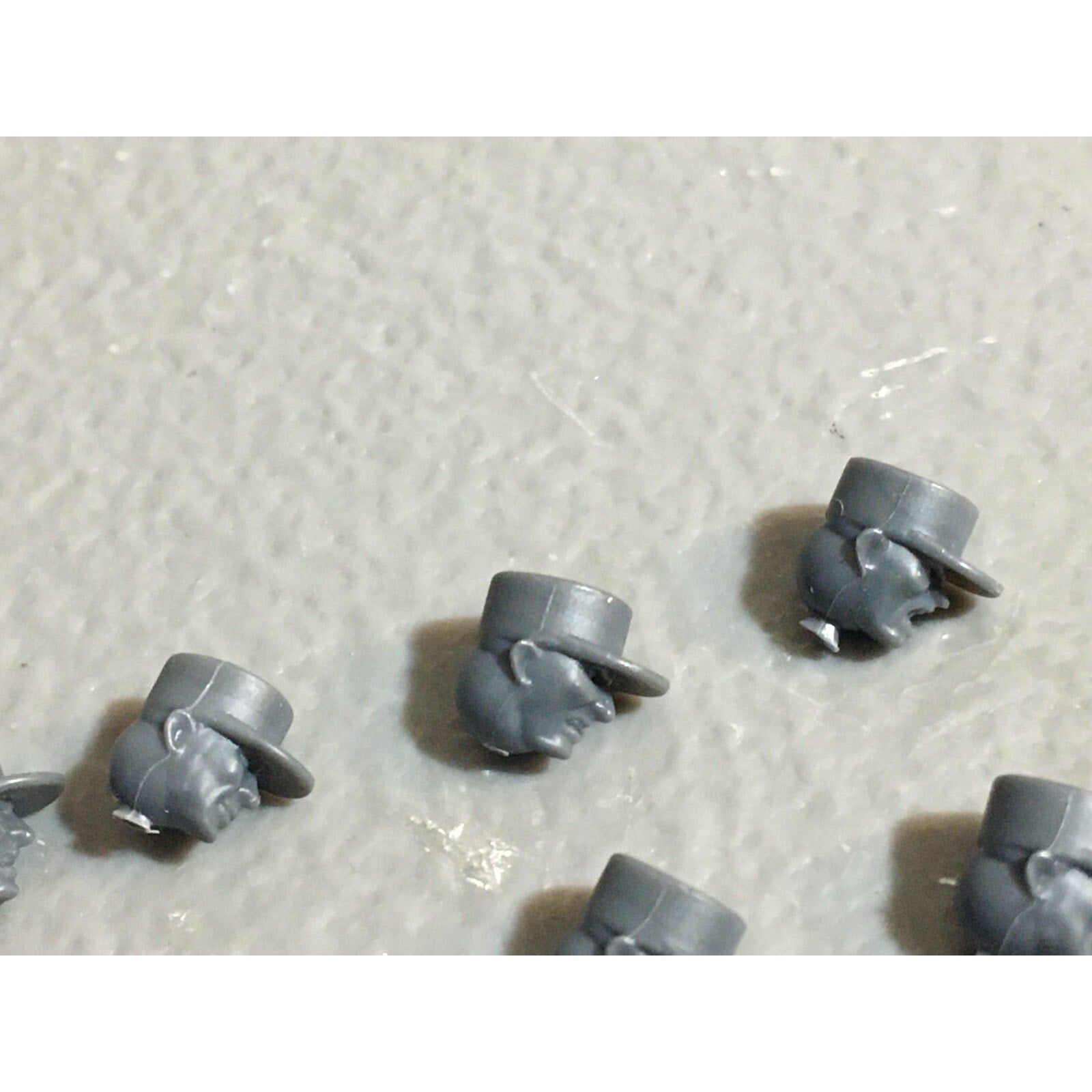 A23031 WARGAMES ATLANTIC HEADS GROGNARD KEPI 23 CT 28MM MINIATURES BITS LOT