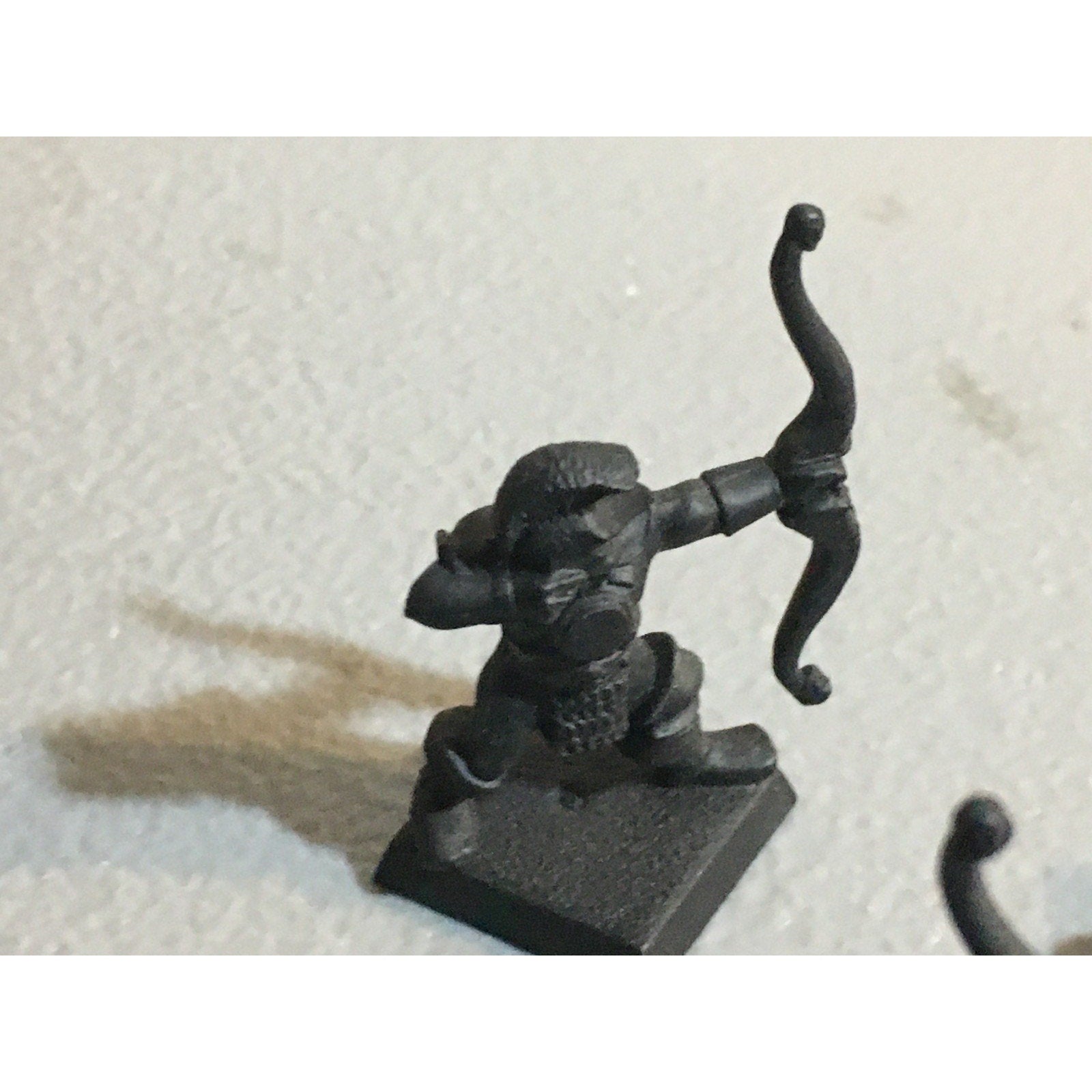 A31465 MILTON BRADLEY BATTLE MASTERS WARHAMMER CHAOS THUG ARCHER & INCOMPLETE